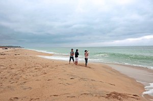 Three latinios looking at the ocean